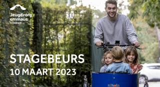 campagnebeeld voor stagebeurs: stagiair onderweg met kinderen in bakfiets